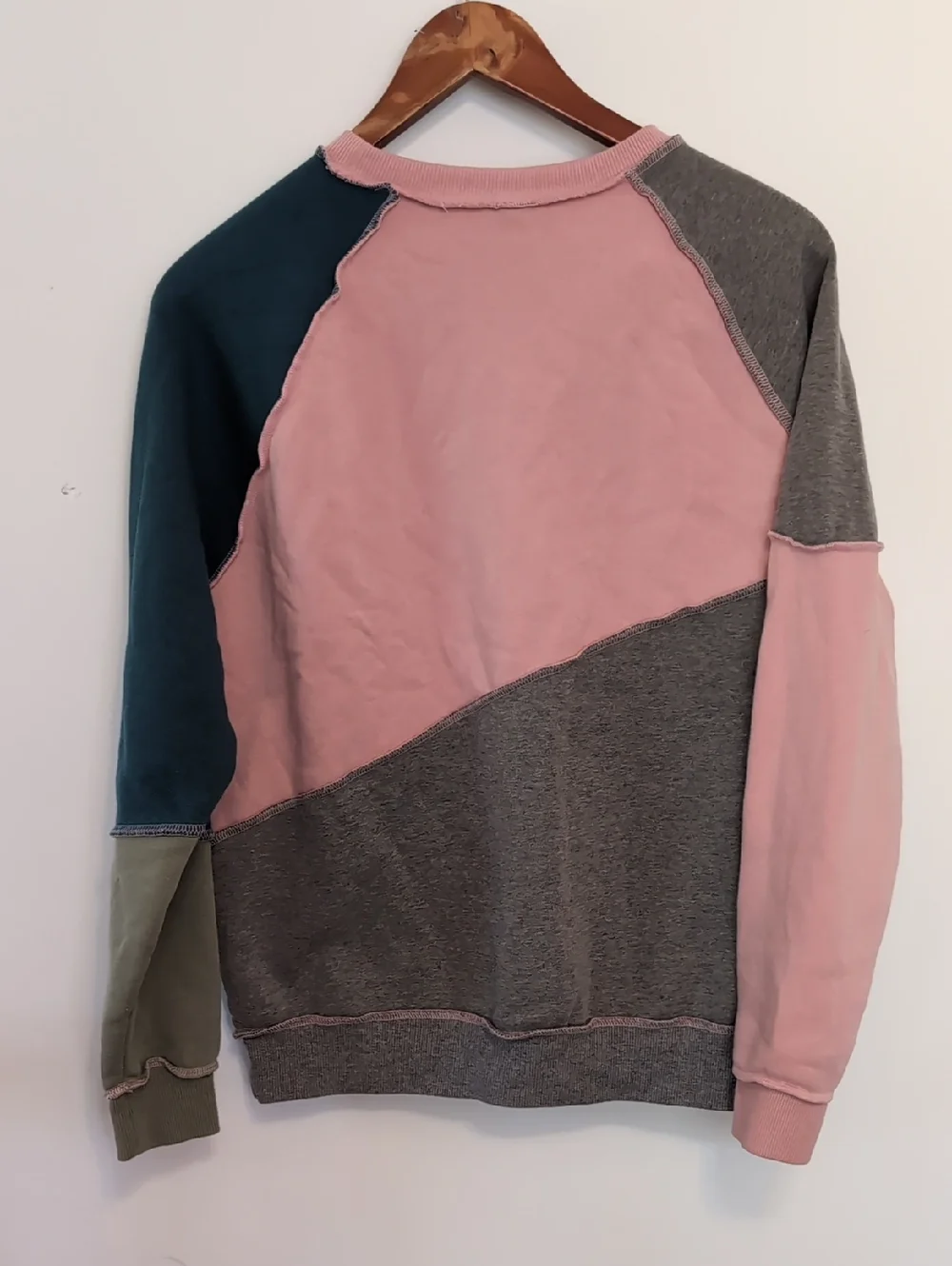 Wild Fable Pink Teal Gray Color Block Crew Neck Sweatshirt Size Extra Small - Picture 5 of 5
